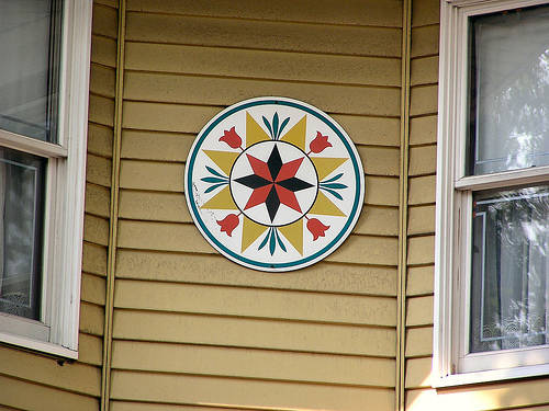 Hex sign on Lancaster County country house