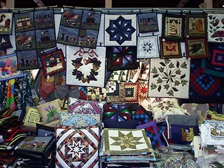 wall hanging amish quilts